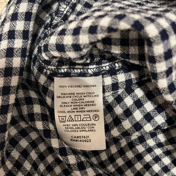 LOFT Size XS Button Down cap sleeve blouse. Barely worn - Picture 6 of 6